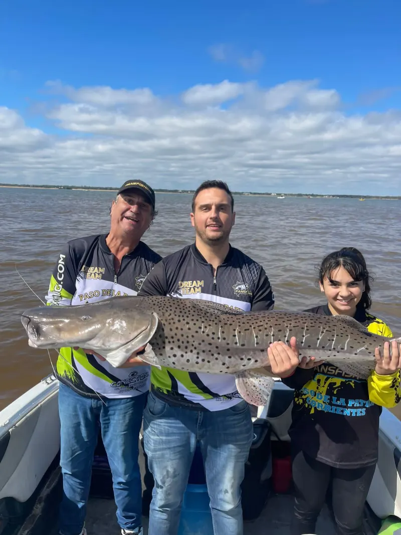 Pesca de surubí en Paso de la Patria
